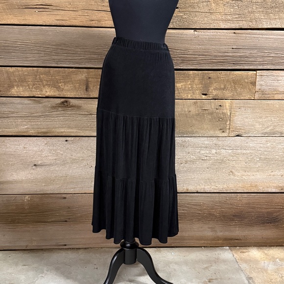Chico Traveler elastic waist 3 tiered skirt, size 1 Chico, black - Picture 4 of 4